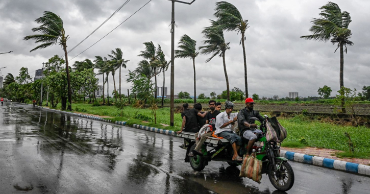 More than a million Indians flee as cyclone approaches